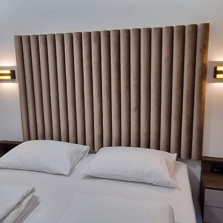 Osijek Luxury Center - Self Check In, Free Private Parking, Ulica Ivana Gundulica 82アパートメント エクステリア 写真