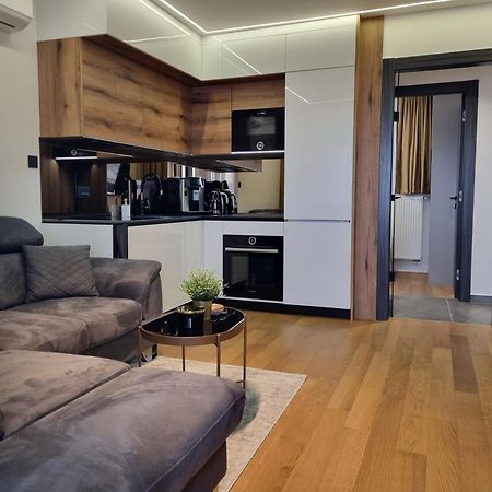 Osijek Luxury Center - Self Check In, Free Private Parking, Ulica Ivana Gundulica 82アパートメント エクステリア 写真