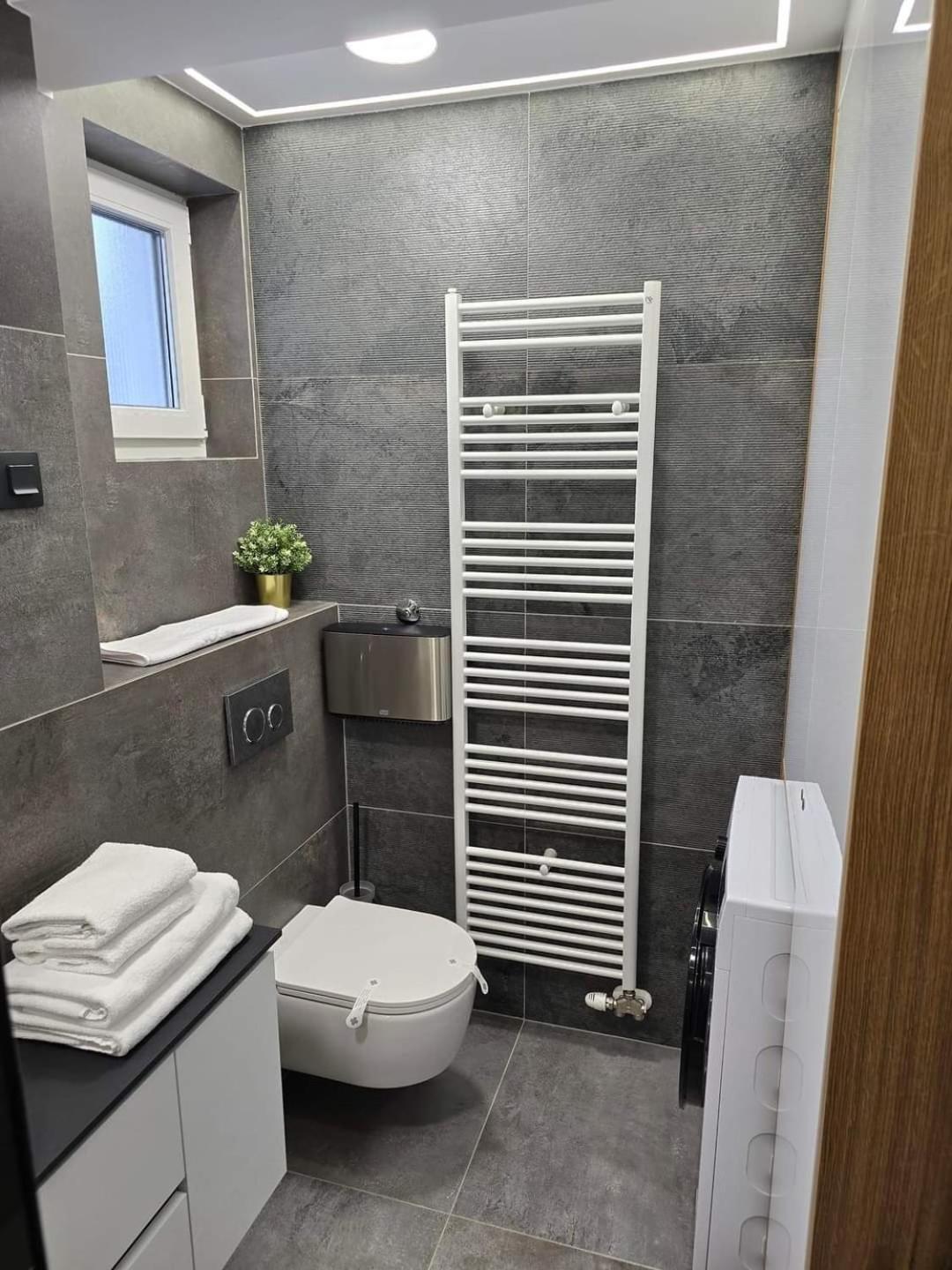 Osijek Luxury Center - Self Check In, Free Private Parking, Ulica Ivana Gundulica 82アパートメント エクステリア 写真