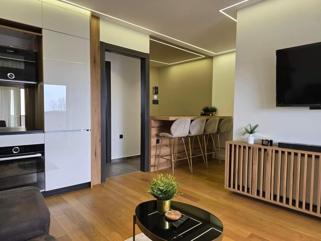 Osijek Luxury Center - Self Check In, Free Private Parking, Ulica Ivana Gundulica 82アパートメント エクステリア 写真