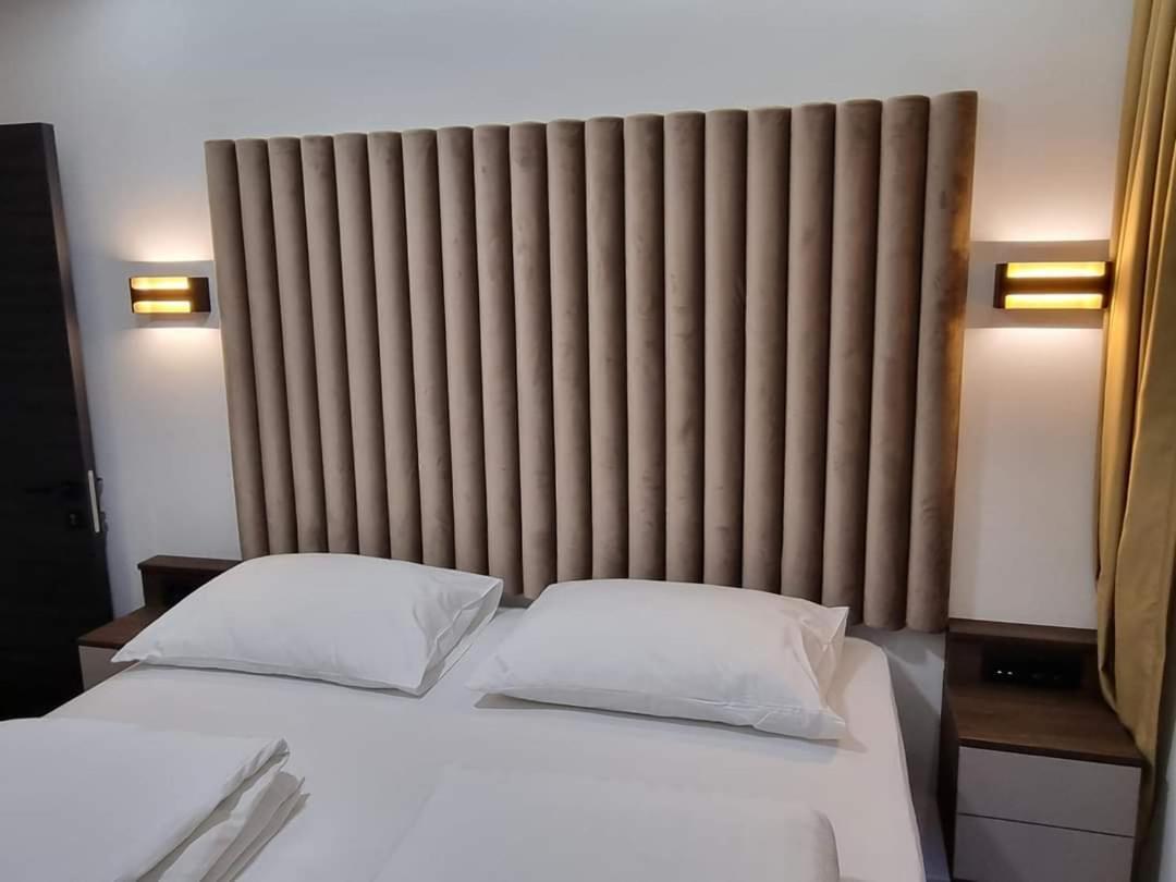 Osijek Luxury Center - Self Check In, Free Private Parking, Ulica Ivana Gundulica 82アパートメント エクステリア 写真
