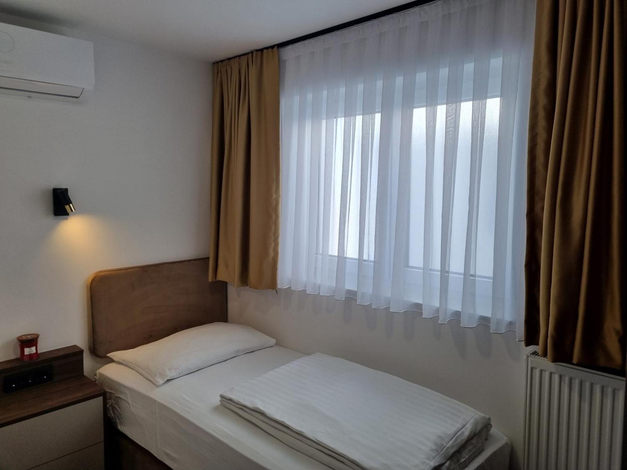 Osijek Luxury Center - Self Check In, Free Private Parking, Ulica Ivana Gundulica 82アパートメント エクステリア 写真